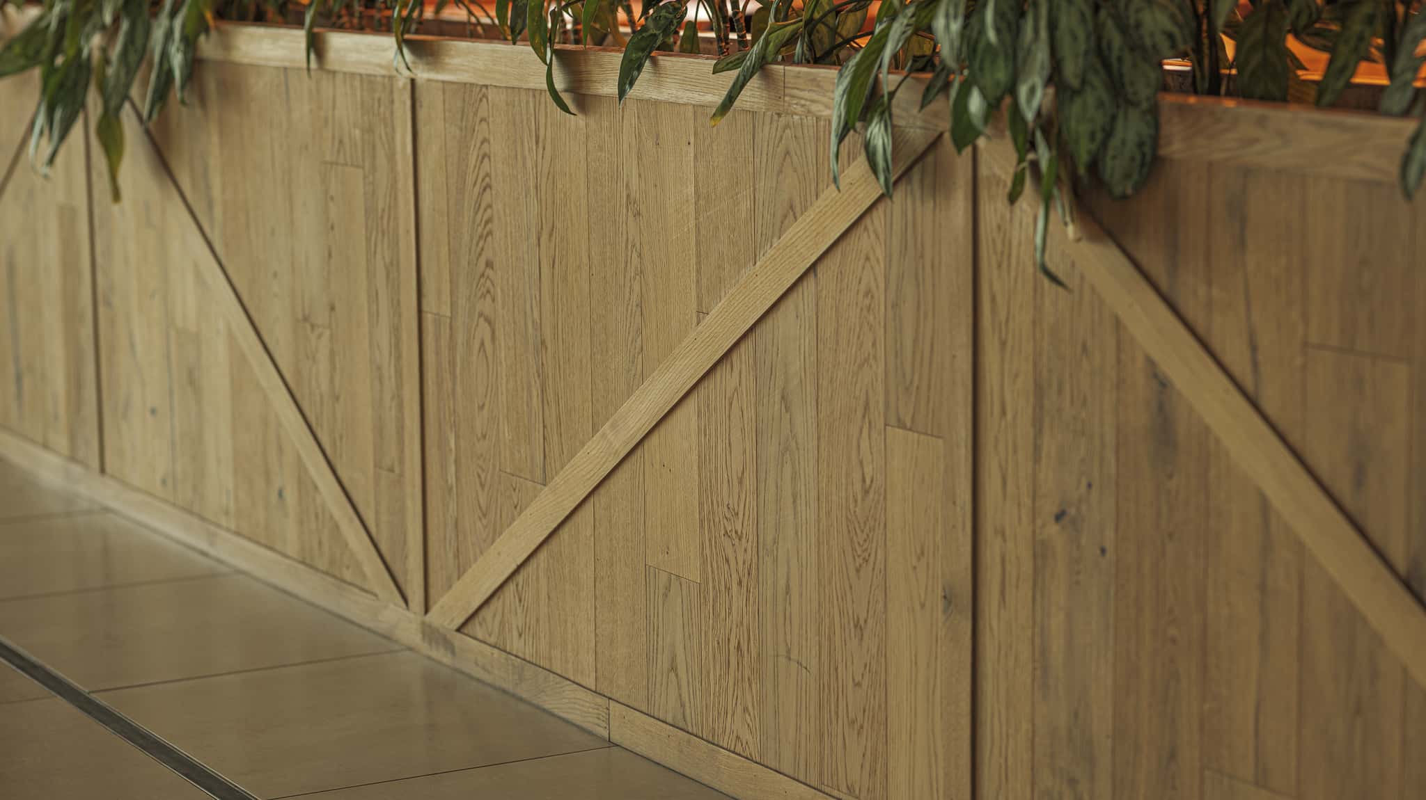 Stěny z přírodního dřeva